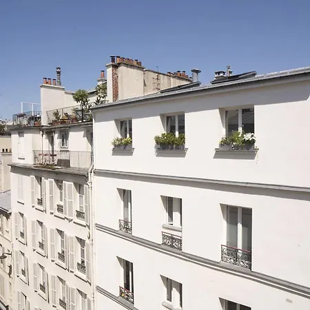 Bright 20m Near The Eiffel Tower Paris